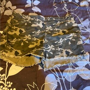 A3 Design Camo Frayed Hem Cargo Shorts